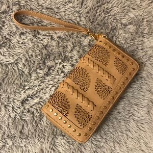 ✨NEW✨ Beige/Tan Cutout Wrist Wallet